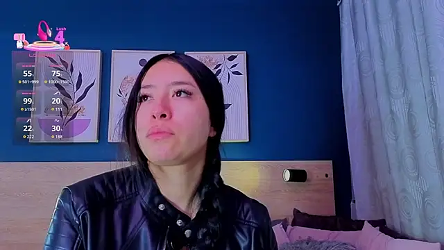 Snapshot of SarahMiler_ chatting on 03.25.26 SarahMiler online show from 03.25.26
