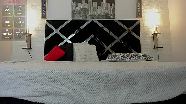 Snapshot of elenacooper1 chatting on 11.05.25 elenacooper1 online show from 11.05.25