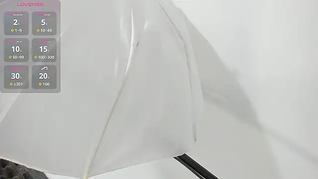 Snapshot of elenacooper1 chatting on 11.13.25 elenacooper1 online show from 11.13.25