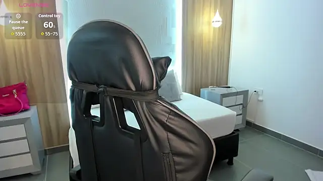 megara x  online show from 12.05.25