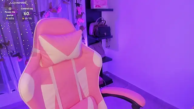 Snapshot of megara_x_ chatting on 02.18.26 megara x online show from 02.18.26