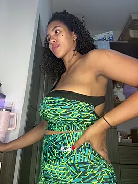 Snapshot of Mia_sweet80 chatting on 10.28.25 Mia sweet80 online show from 10.28.25