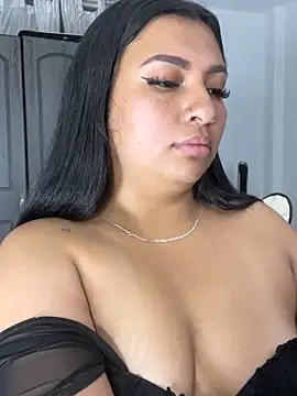 Snapshot of Issa_Santana chatting on 11.19.25 Issa Santana online show from 11.19.25