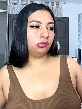 Snapshot of Issa_Santana chatting on 11.23.25 Issa Santana online show from 11.23.25