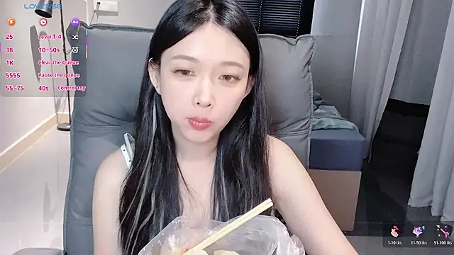 Snapshot of NiNi-baby520 chatting on 10.19.25 NiNi-baby520 online show from 10.19.25