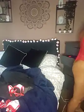 Snapshot of LonelyLucinda chatting on 09.28.25 LonelyLucinda online show from 09.28.25