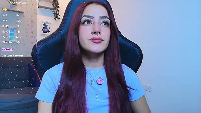 Snapshot of ViolethRosse chatting on 11.11.25 ViolethRosse online show from 11.11.25