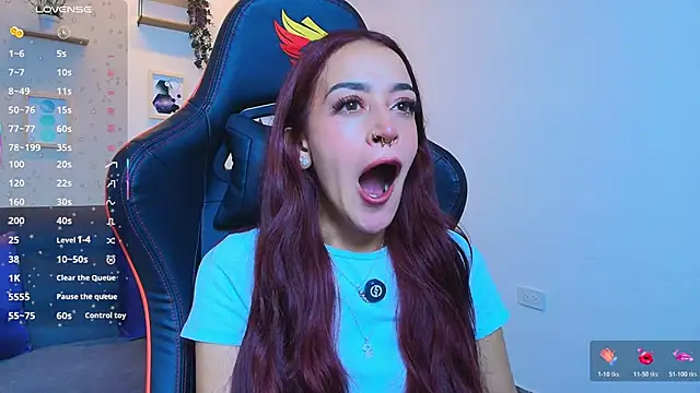 Snapshot of ViolethRosse chatting on 11.26.25 ViolethRosse online show from 11.26.25