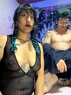 Snapshot of puepleholly chatting on 12.23.25 puepleholly online show from 12.23.25