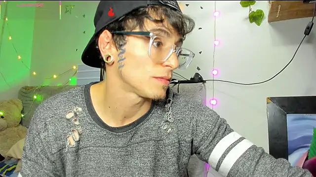 Snapshot of puepleholly chatting on 02.03.26 puepleholly online show from 02.03.26