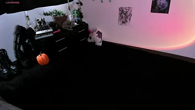 kattusauruss online show from 10.06.25