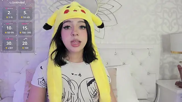 Snapshot of Cassie66_ chatting on 11.28.25 Cassie66 online show from 11.28.25