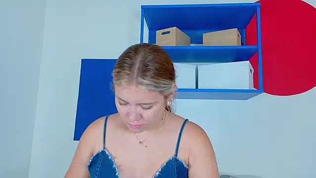 Snapshot of BelaMiller_ chatting on 09.10.25 BelaMiller online show from 09.10.25