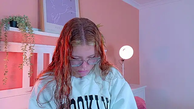 Snapshot of BelaMiller_ chatting on 09.24.25 BelaMiller online show from 09.24.25