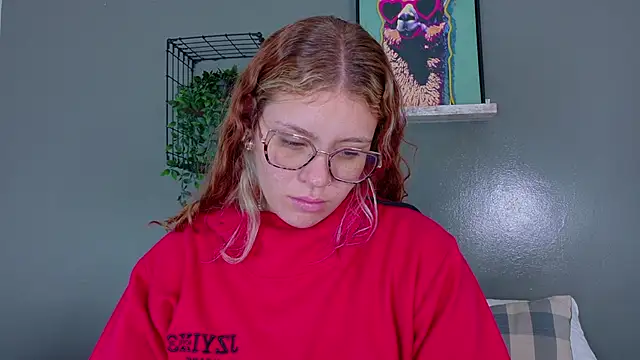 Snapshot of BelaMiller_ chatting on 10.29.25 BelaMiller online show from 10.29.25