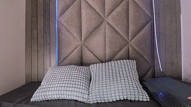 Snapshot of TiffValentinee_ chatting on 09.20.25 TiffValentinee online show from 09.20.25