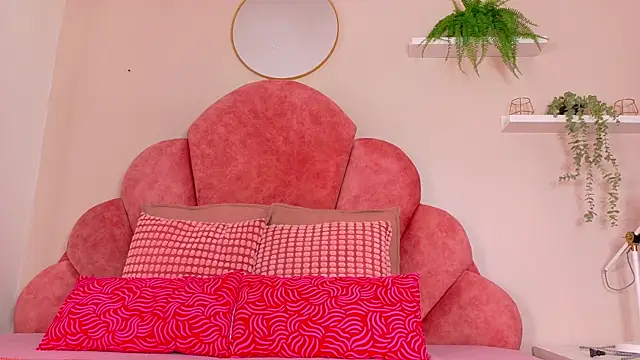 Snapshot of TiffValentinee_ chatting on 10.10.25 TiffValentinee online show from 10.10.25