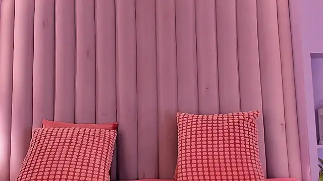 Snapshot of TiffValentinee_ chatting on 10.28.25 TiffValentinee online show from 10.28.25