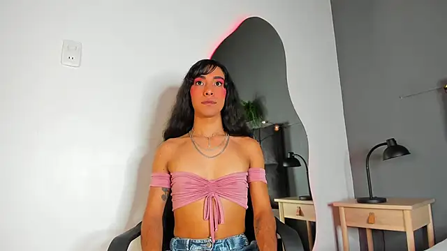 Snapshot of TiffValentinee_ chatting on 11.02.25 TiffValentinee online show from 11.02.25