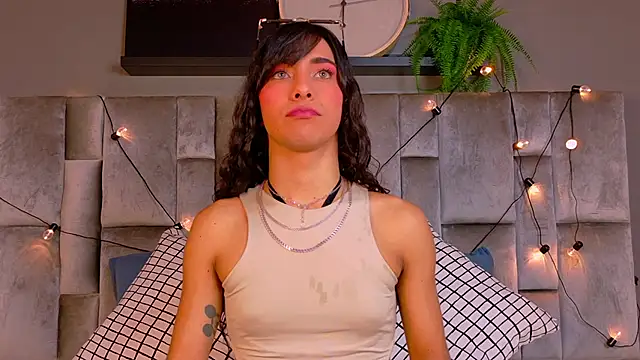 Snapshot of TiffValentinee_ chatting on 11.11.25 TiffValentinee online show from 11.11.25