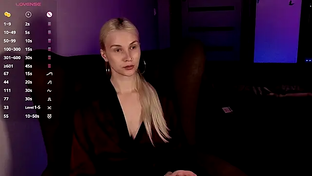 Snapshot of HitchcocianBlonde chatting on 10.14.25 HitchcocianBlonde online show from 10.14.25