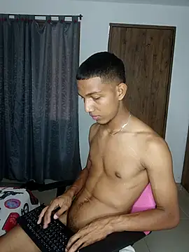 Snapshot of miguelmarcus chatting on 09.14.25 miguelmarcus online show from 09.14.25