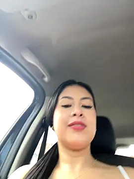 CrisMarulanda online show from 11.26.25