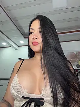 CrisMarulanda online show from 02.10.26