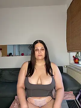 Snapshot of Katherine_Leyla chatting on 05.27.26 Katherine Leyla online show from 05.27.26