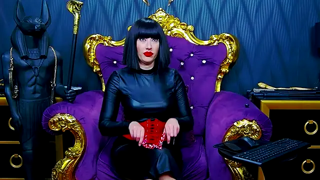 LaraMaeve online show from 12.18.25