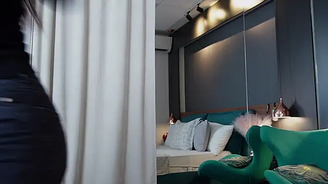 EmilyTrix online show from 04.19.26