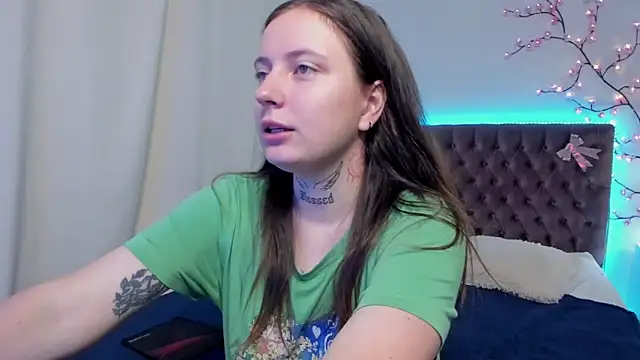 Snapshot of LilaVame chatting on 09.20.25 LilaVame online show from 09.20.25