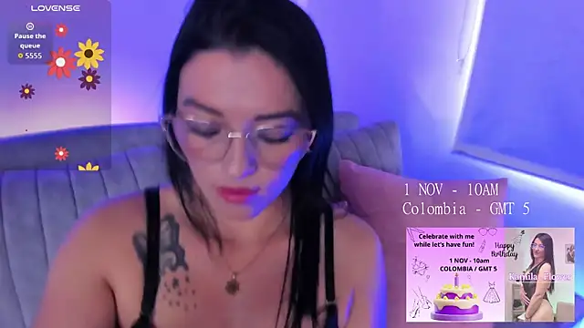 Snapshot of kamila_flower chatting on 10.25.25 kamila flower online show from 10.25.25