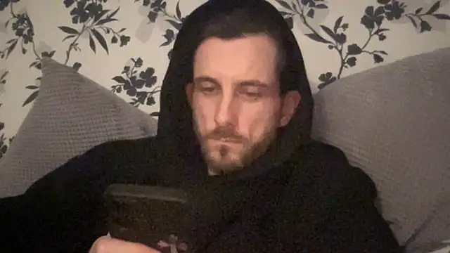 Snapshot of Big8inchUncutCock chatting on 04.03.26 Big8inchUncutCock online show from 04.03.26