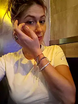 CelynaRoss online show from 01.18.26