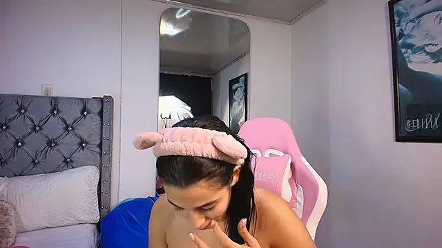 GraceWallace  online show from 11.15.25