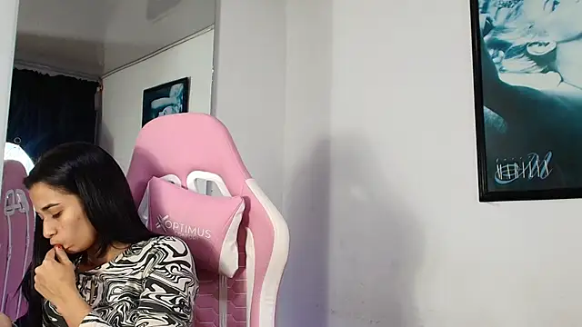 GraceWallace  online show from 04.16.26