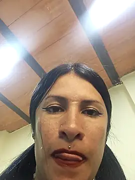 Snapshot of karinnahotdirty chatting on 11.04.25 karinnahotdirty online show from 11.04.25