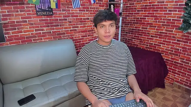 Snapshot of Thiago_Kozak chatting on 06.29.26 Thiago Kozak online show from 06.29.26