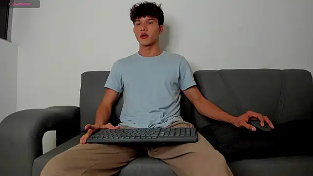 2Amateur Guys online show from 01.18.26