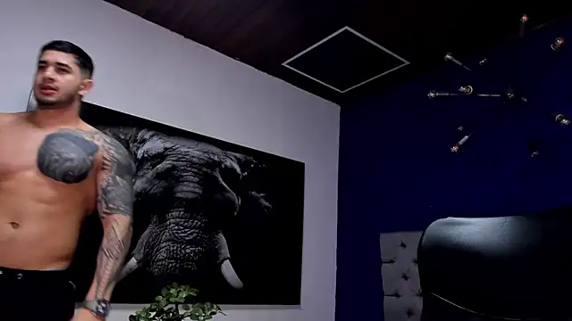 Snapshot of king_falconer chatting on 12.20.25 king falconer online show from 12.20.25