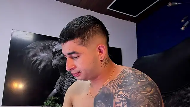 Snapshot of king_falconer chatting on 01.07.26 king falconer online show from 01.07.26