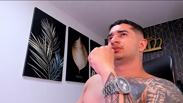 Snapshot of king_falconer chatting on 01.08.26 king falconer online show from 01.08.26