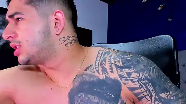 Snapshot of king_falconer chatting on 01.14.26 king falconer online show from 01.14.26