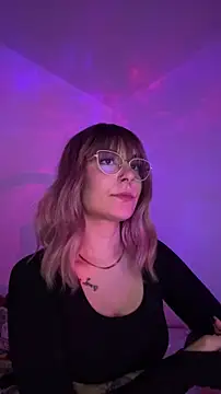 alesziarose online show from 11.18.25