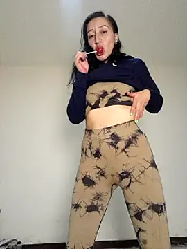 Snapshot of Oriana111 chatting on 10.21.25 Oriana111 online show from 10.21.25