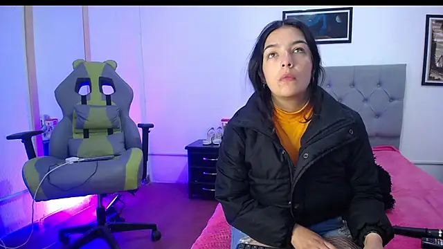 Esmeraldaa- online show from 09.25.25