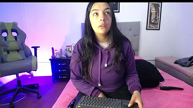 Esmeraldaa- online show from 09.30.25