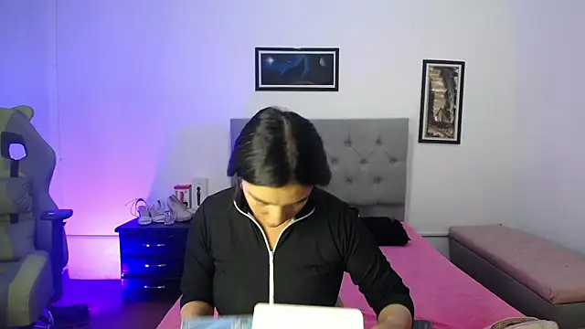 Esmeraldaa- online show from 10.05.25