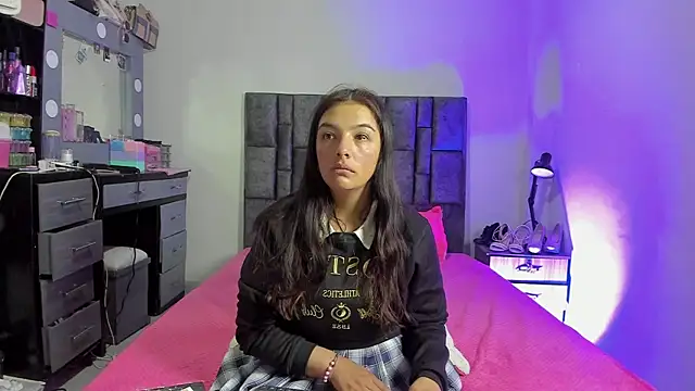 Esmeraldaa- online show from 12.17.25